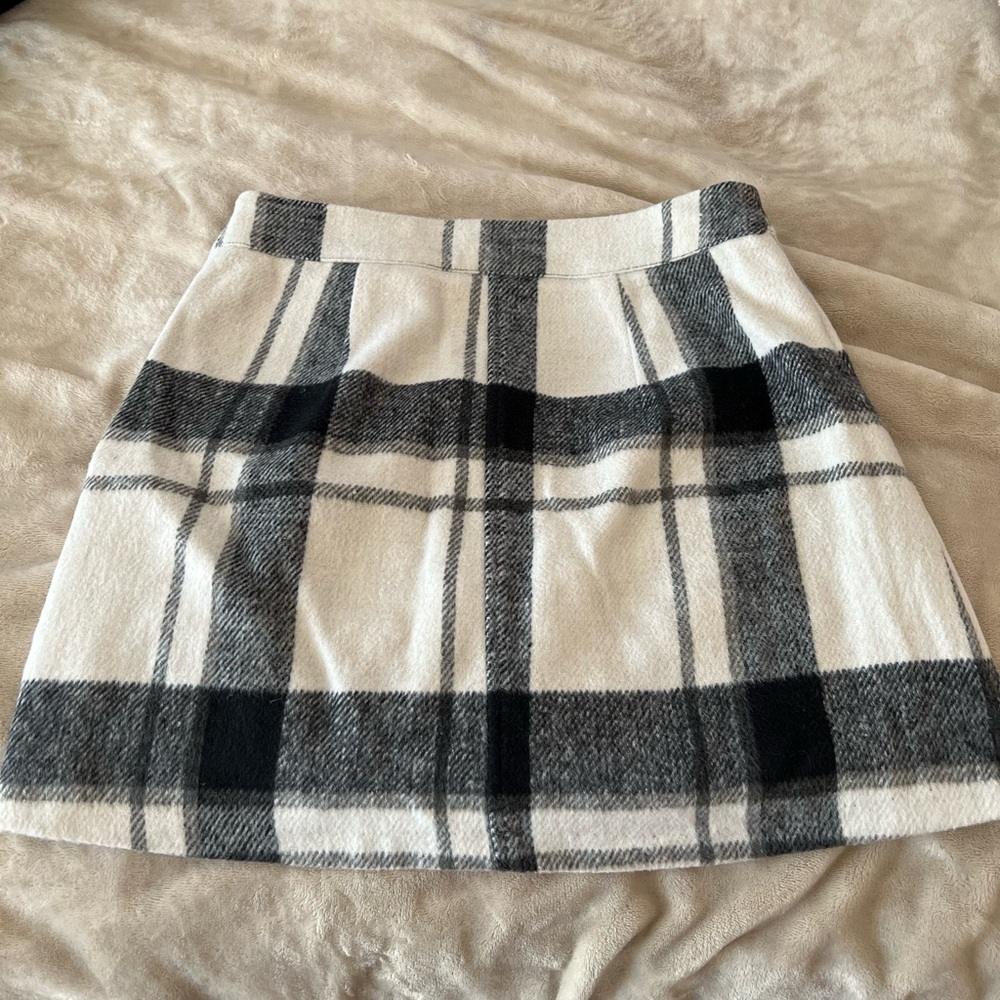 lulu’s mad for plaid black and white skirt in size small